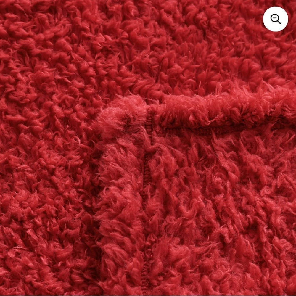 NEW Mainstays Faux Shearling Blanket
Color Red KING AND FULL/QUEEN - Picture 3 of 5